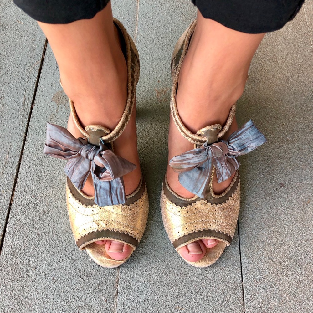 Vintage Style Gold Kenzie Heels with Blue Bow
